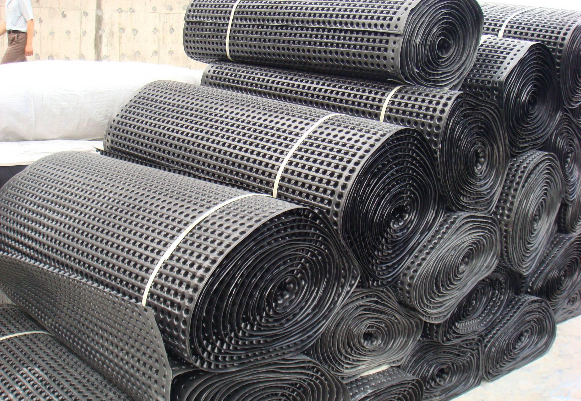 覆膜膨润土防水毯厂家