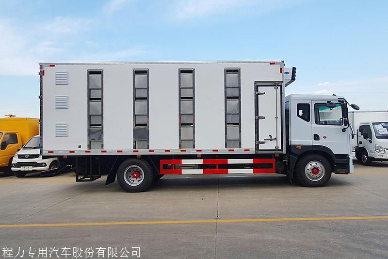 雏禽运输车(禽苗运输车)主要应用于雏鸡,雏鸭,鲜花,树苗
