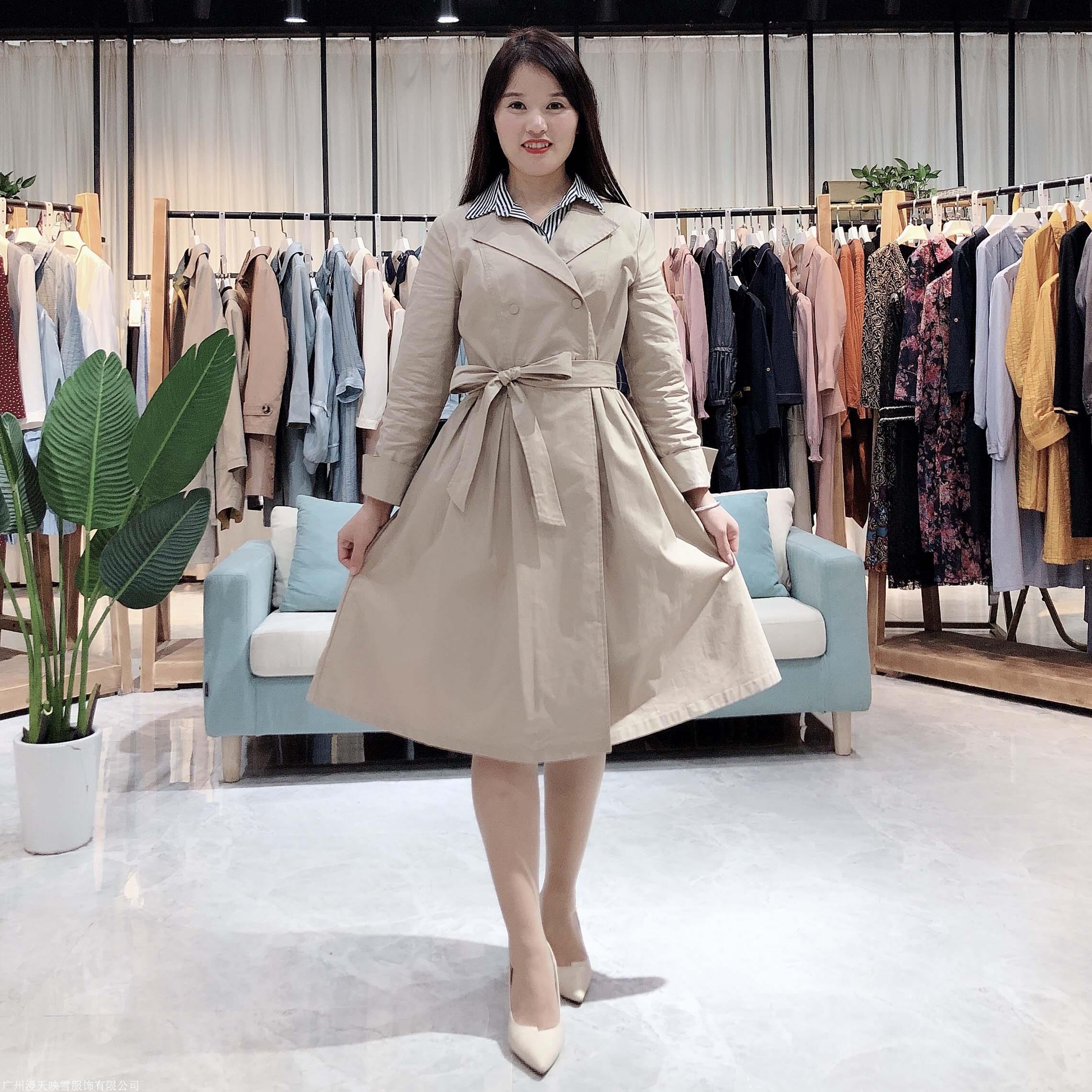 广州漫天映雪服饰有限公司 产品展厅 >贝芙妮2020年春宽松连衣裙女装