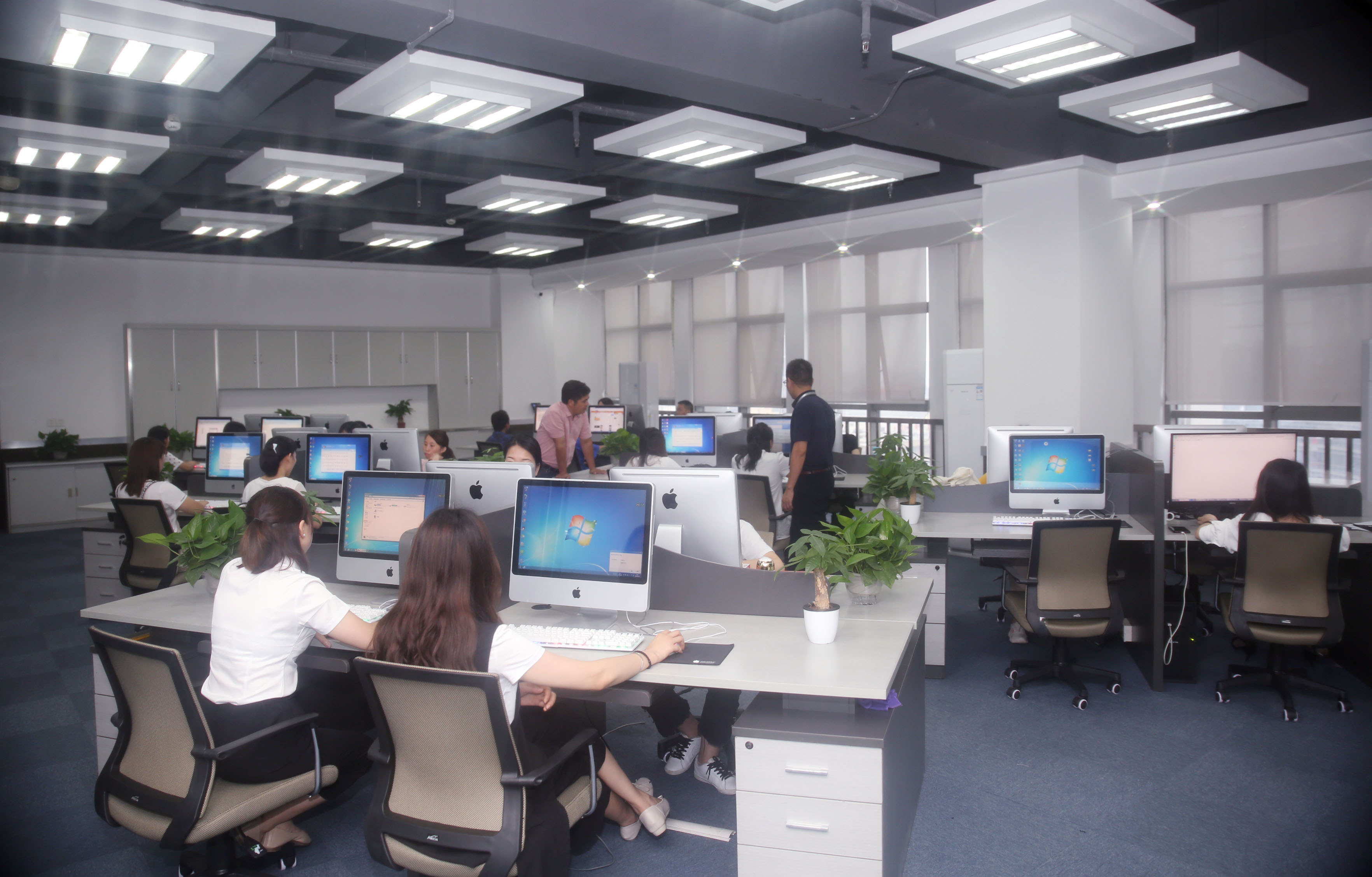 大朗及松山湖平面设计培训零基础入门1个月学会