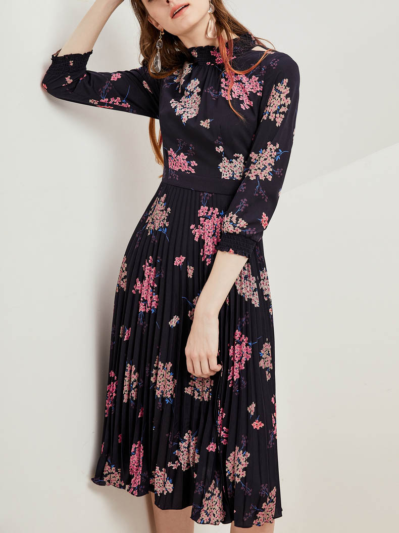 春装新款百褶印花连衣裙 女装清仓处理 歌莉娅女装 广州服装批发