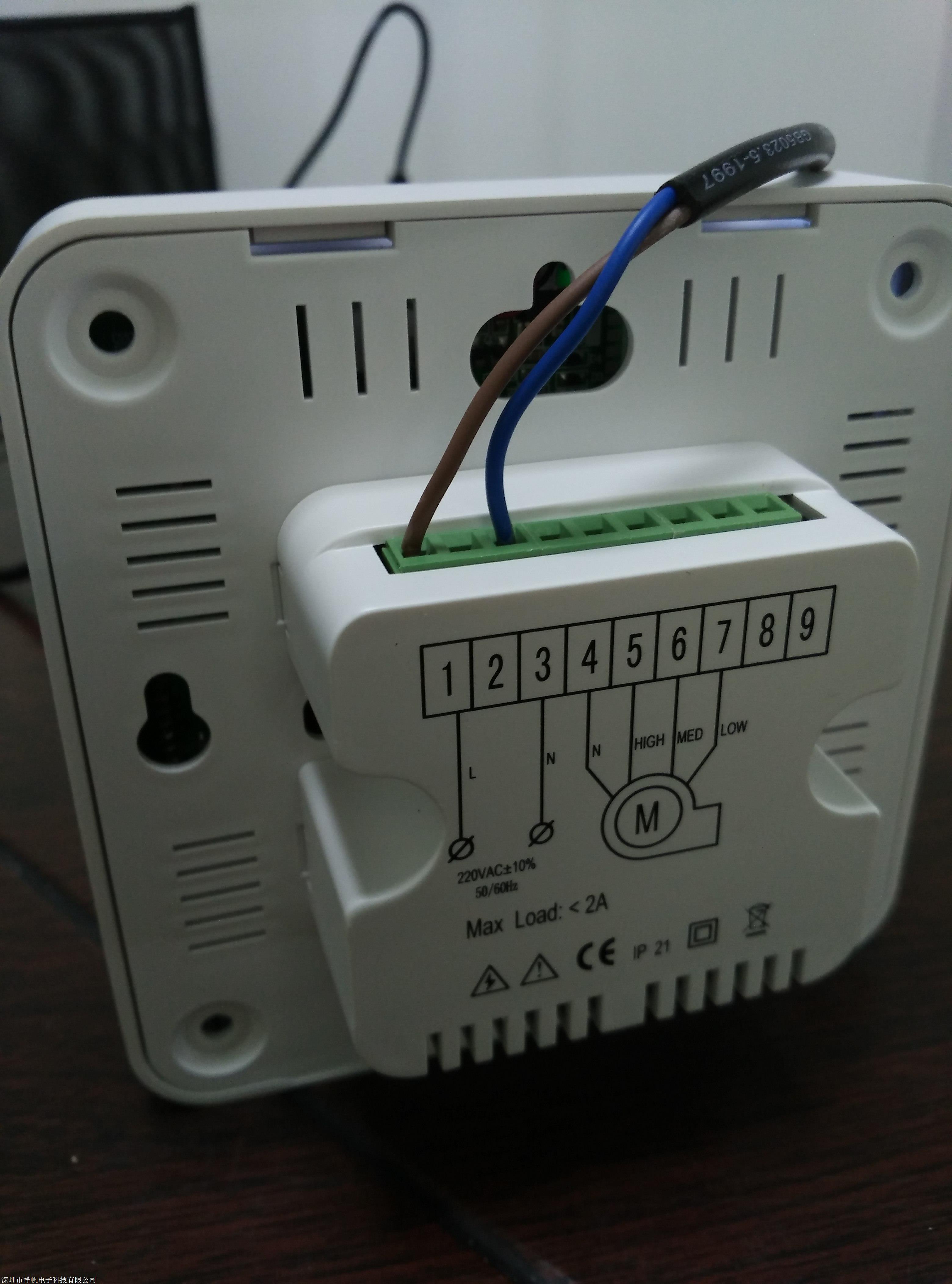 新风控制器内置五合一传感器标配wifi选配485端口