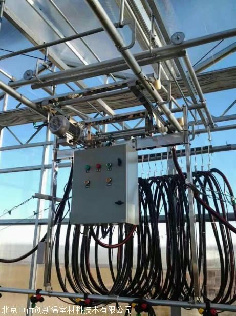 温室大棚移动喷灌系统连栋玻璃温室喷灌机自行走式喷灌机