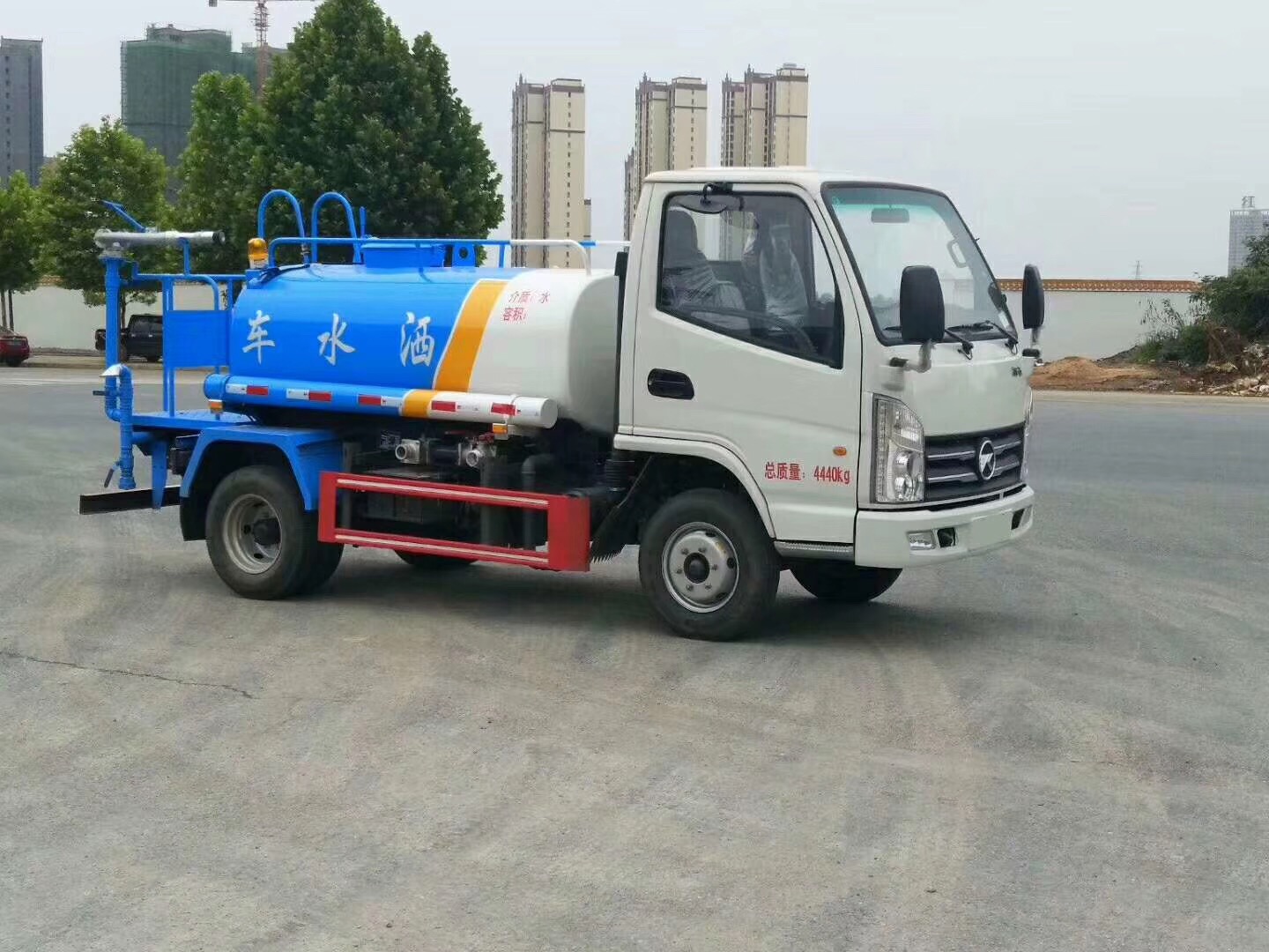 小型洒水车水炮测试