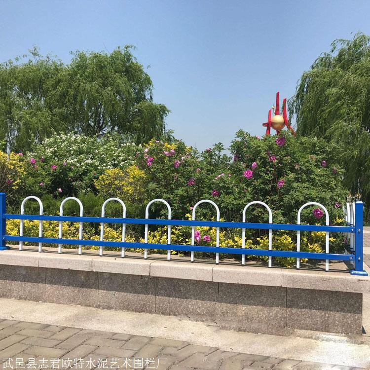 齐齐哈尔拜泉锌钢草坪围栏锌钢草坪护栏绿化带护栏全国出售