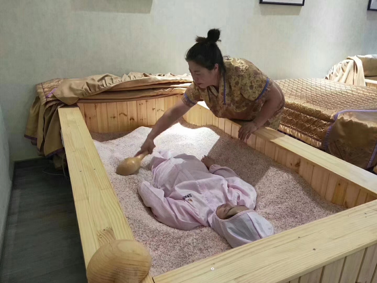 五彩阳光国际集团控股有限公司 产品展厅 >盐疗养生