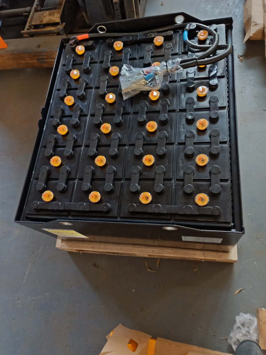 烟台周边斗山叉车电瓶组/24v 48v不同规格叉车蓄电池组销售