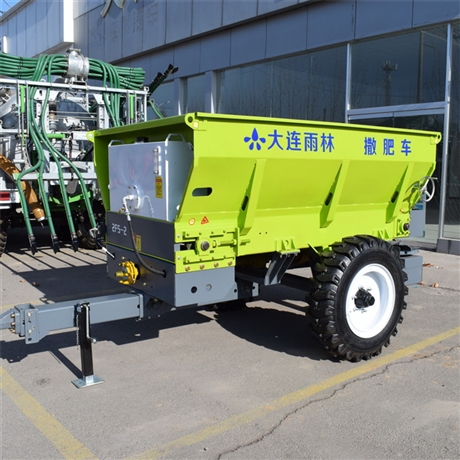 大连雨林厂家批发 新型农用撒粪车 拖拉机牵引撒粪机