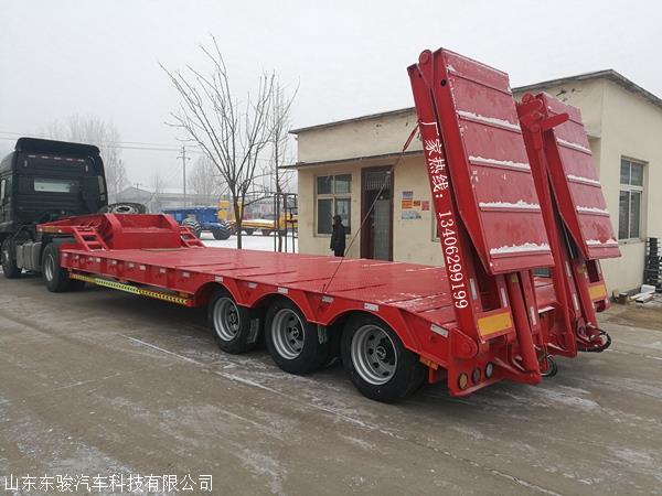 鸿盛业骏低平板半挂车采购价格