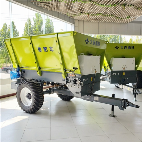 雨林牌 大型有机肥撒肥车 可撒牛羊粪鸡粪化肥 5方容积