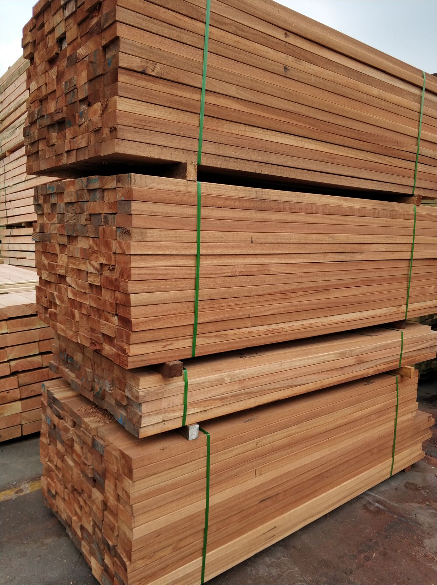 上海芬兰木木屋松木木材  批发量大从优