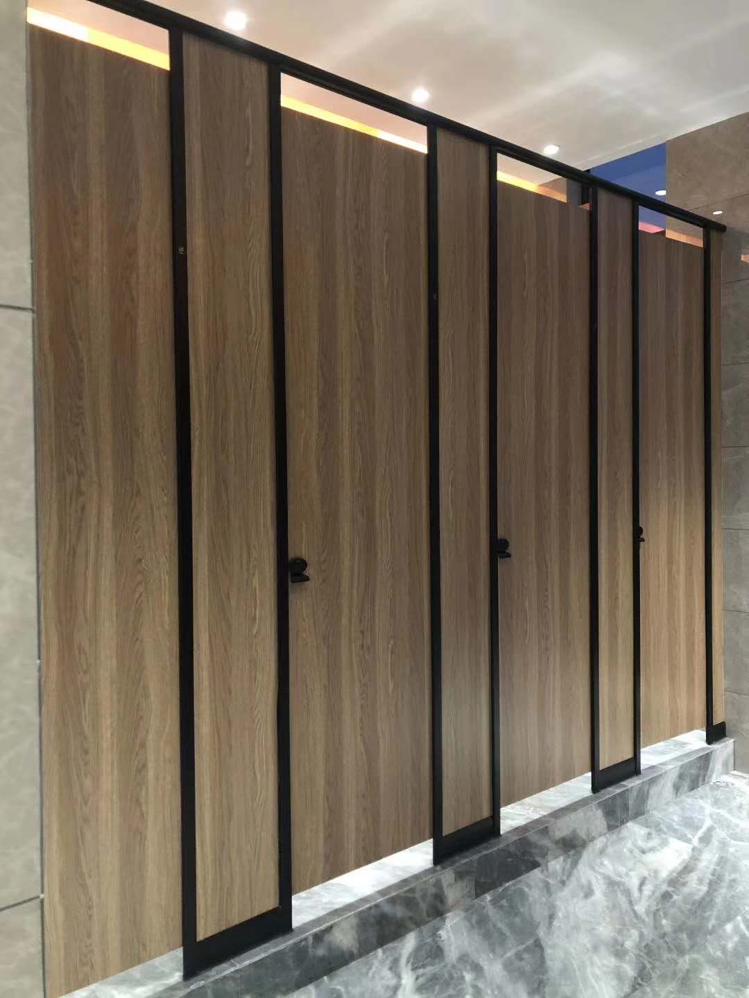 洛阳卫生间抗倍特隔板厂商,厕所隔断生产厂家