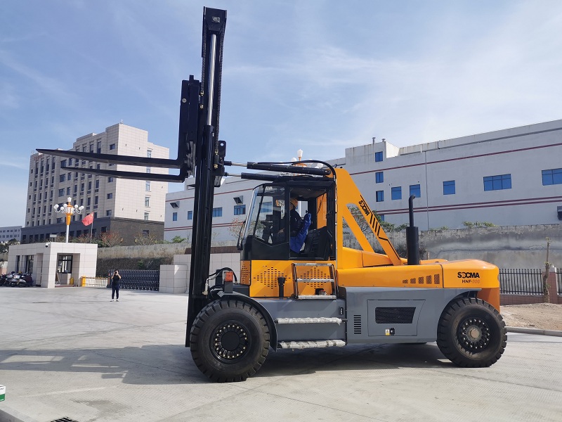 四驱3吨伸缩臂叉车 越野型伸缩臂3吨叉装车厂家