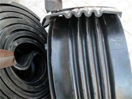 波浪橡胶止水带施工的关键是止水带要平顺,接头的连接质量要可靠