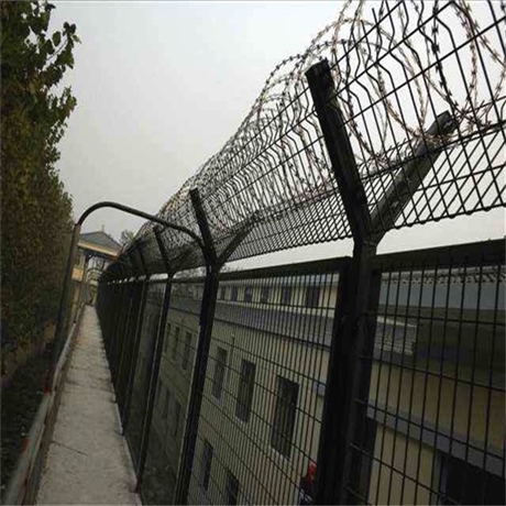 监狱外墙隔离栅 看守所浸塑隔离栅 隔离网隔离栅