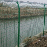 圈地金属网围栏、果园围栏网、河道围栏网