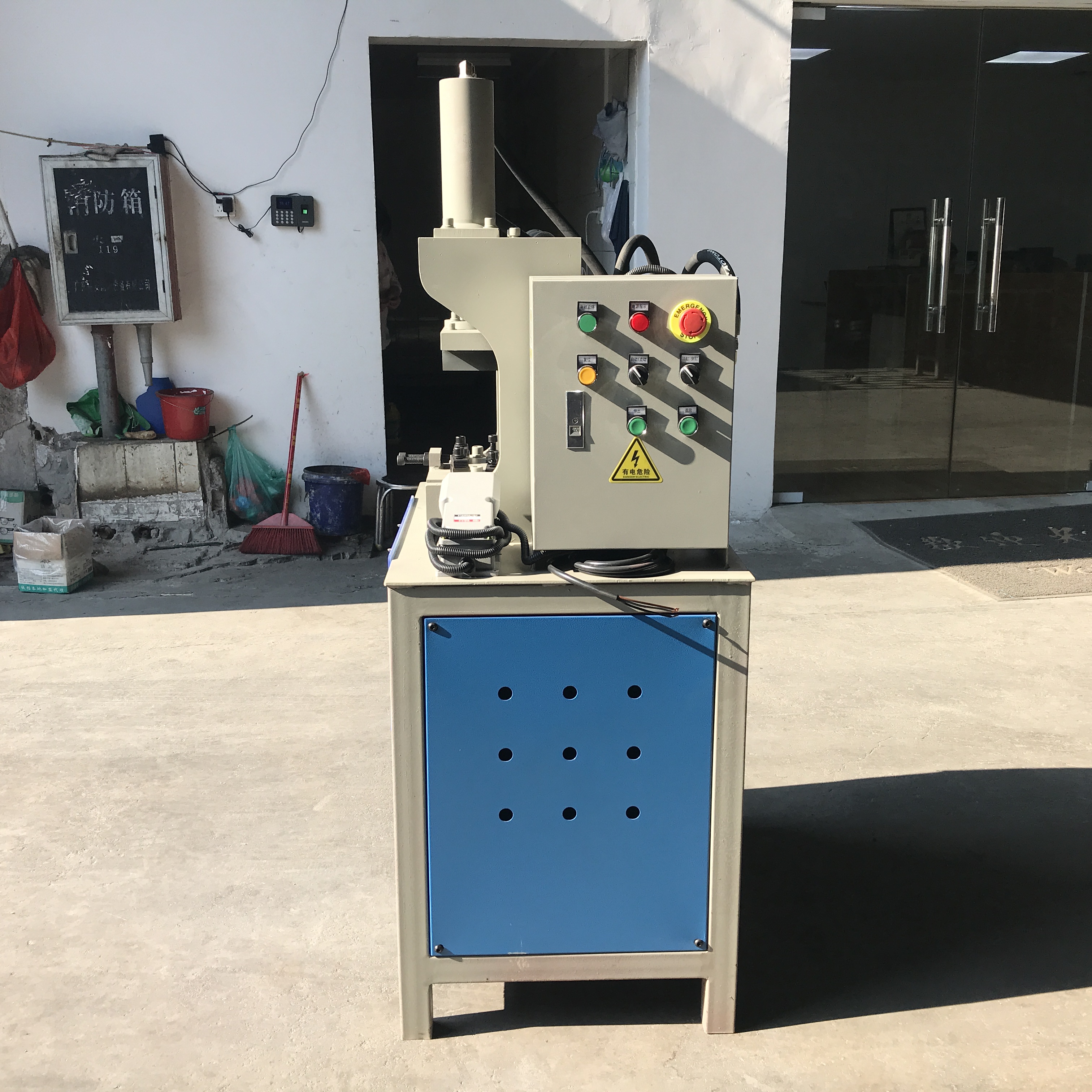 厂家直销门窗货架折角机圆管方管冲角机一次成型90度角度机