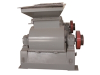 安徽信远碳酸氢铵、尿素粉碎机