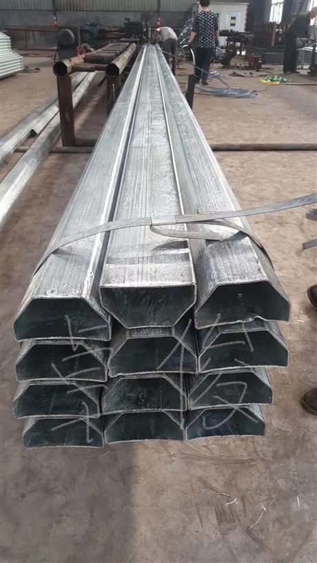 镀锌梯形钢管现货/规格/热镀锌