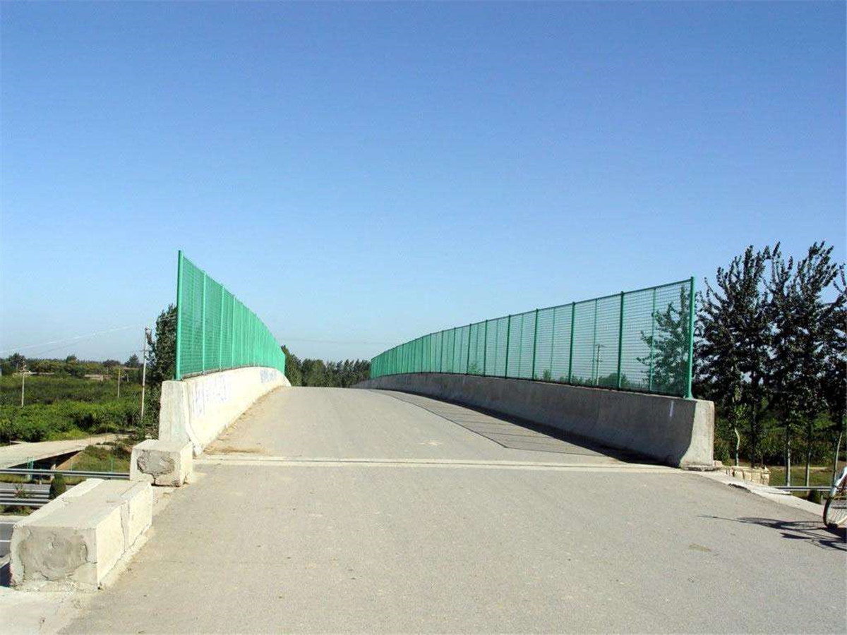 桥梁防抛网公路桥梁隔离防抛网焊接铁丝隔离防护围栏