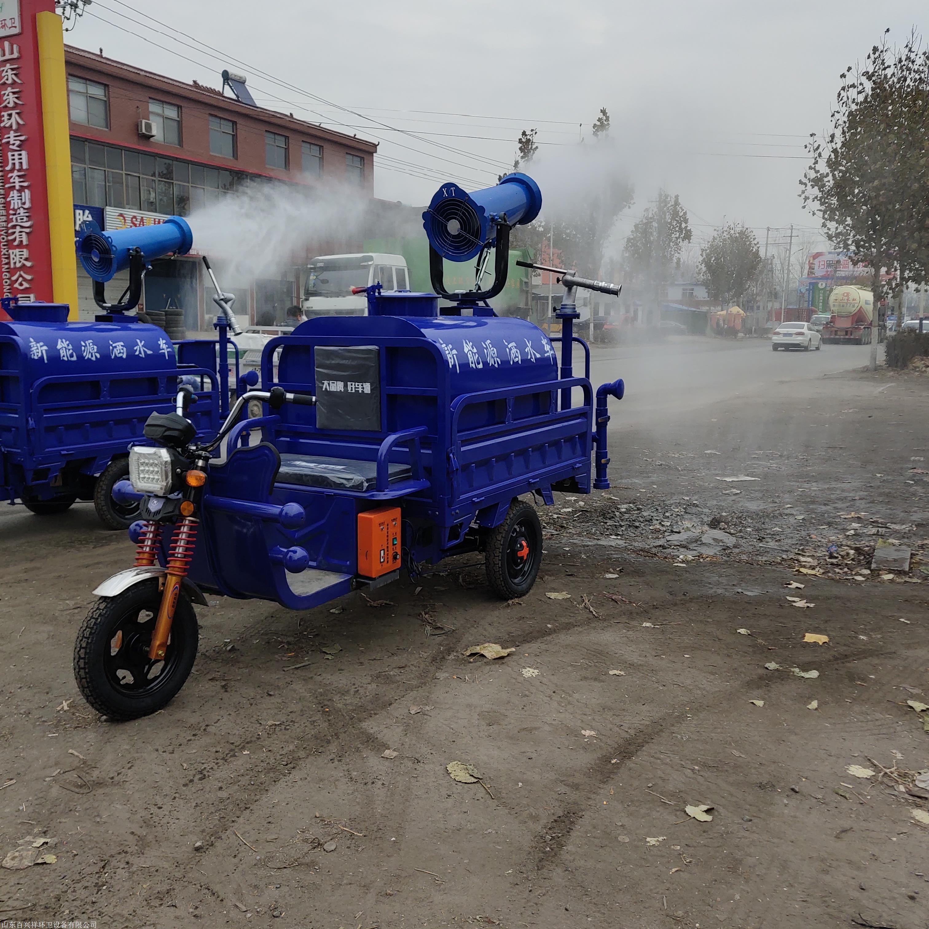 多功能雾炮电动洒水车主要构成:二类汽车底盘,罐体,抽排系统,操作系统