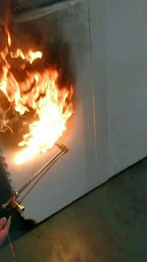 聚氨酯彩钢复合板厂家防火实验