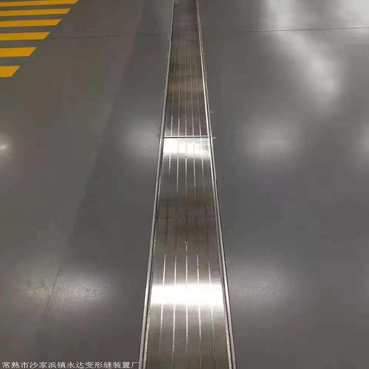 5mm三元乙丙橡胶片材,能够长期在阳光,潮湿,寒冷的自然环境下使用.