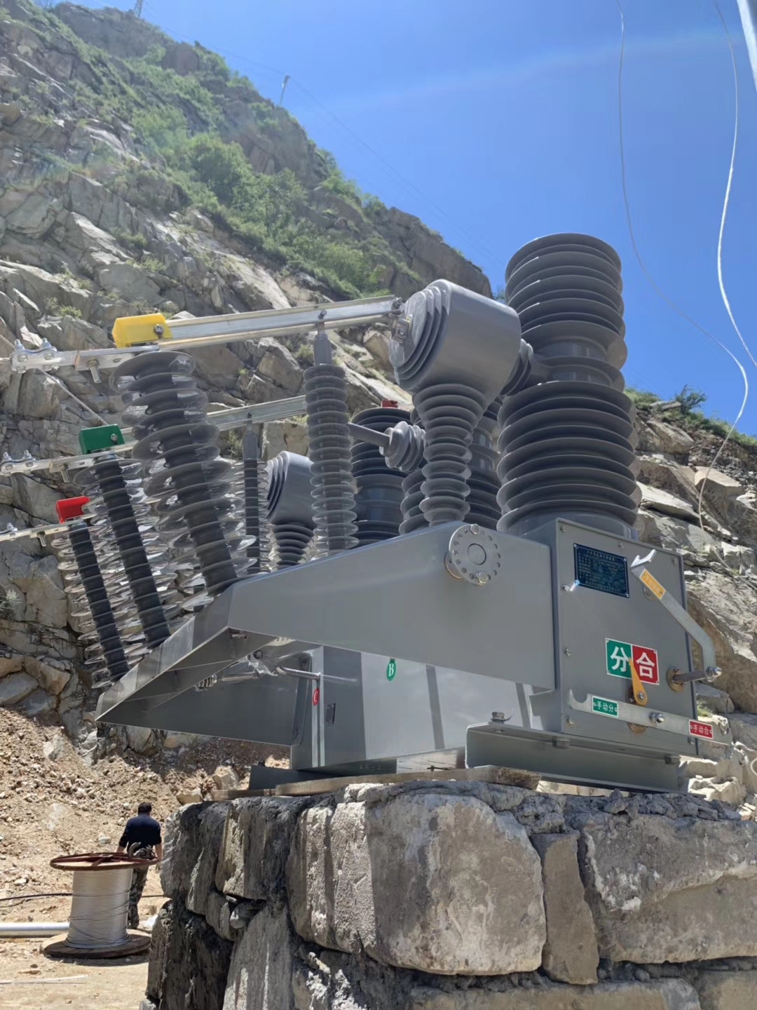 洛阳市zw32-40.5系列户外高压真空断路器