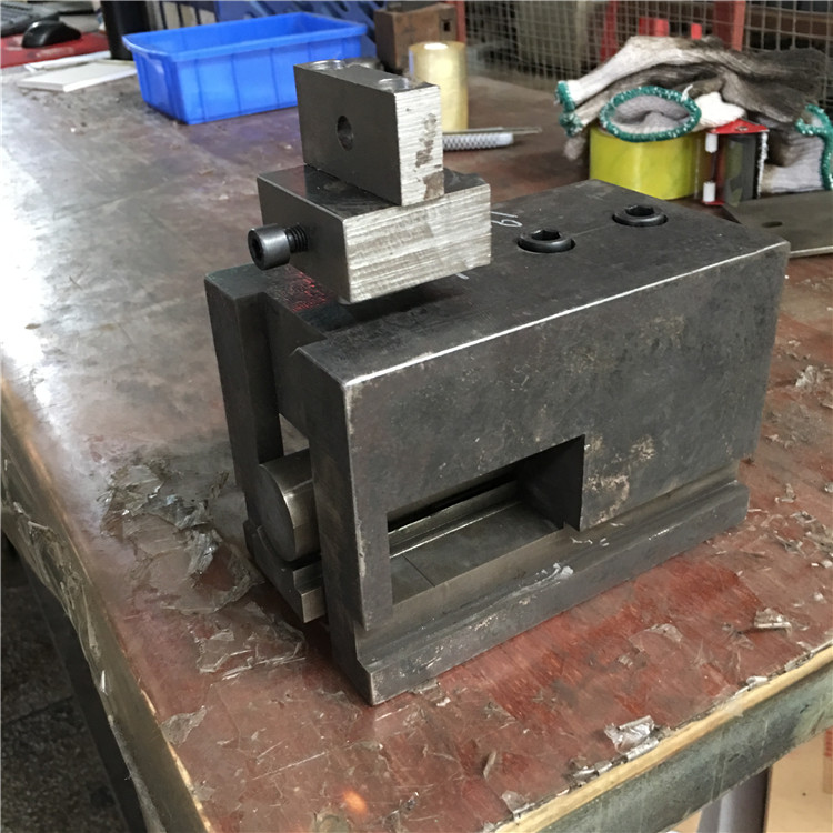 冲压模具数控冲压冲孔磨具数控冲压模具冲孔磨具冲床折弯模具