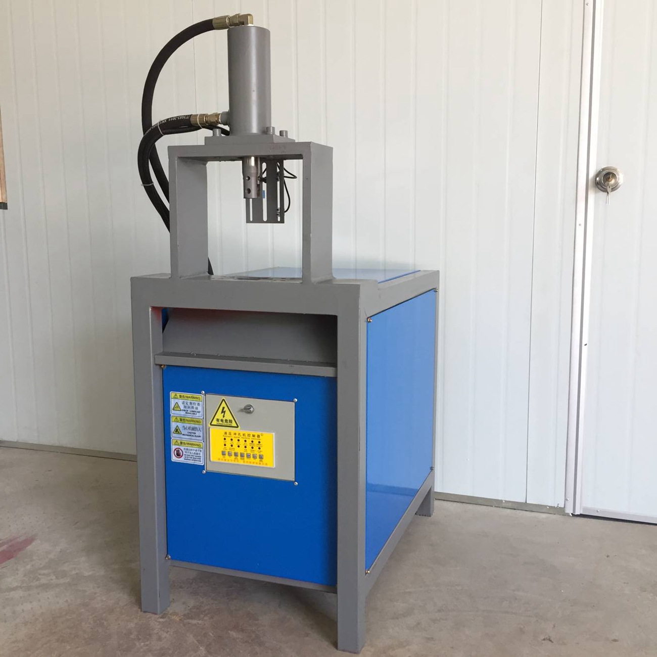 供应新款液压圆管冲弧机不锈钢围栏铁管切弧口机钢管开弧设备