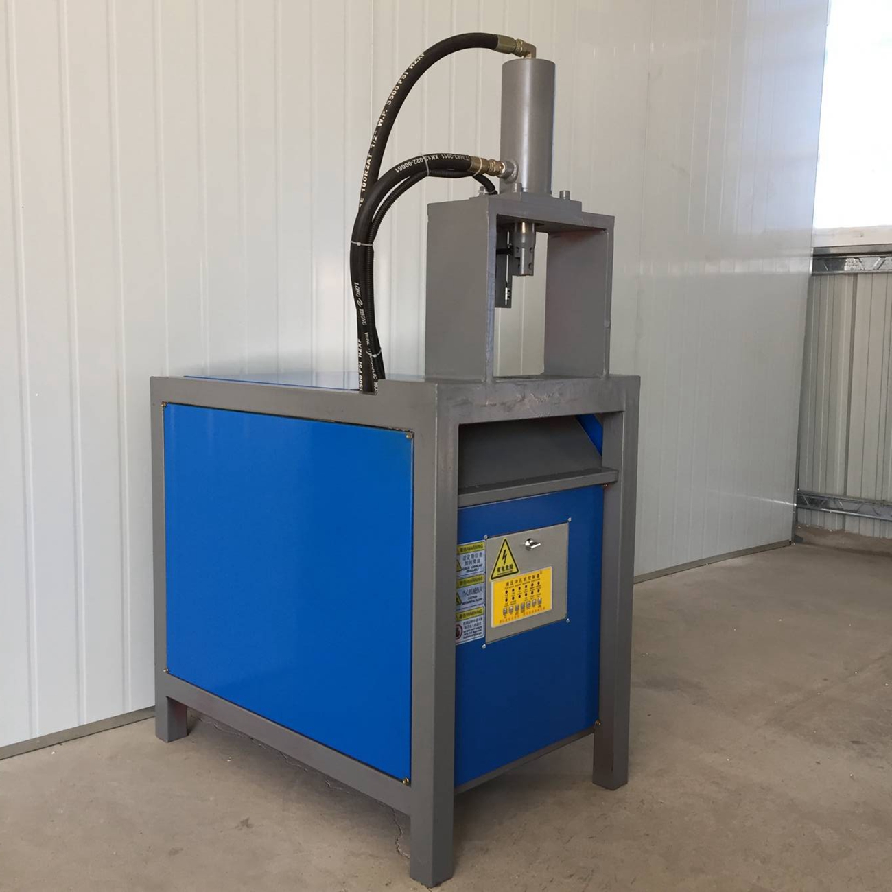 供应新款液压圆管冲弧机不锈钢围栏铁管切弧口机钢管开弧设备