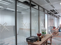 东莞万江办公室玻璃隔断-万江办公室中空百叶玻璃隔断