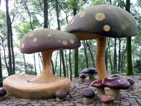 江门玻璃钢卡通雕塑蘑菇雕塑翻新修复
