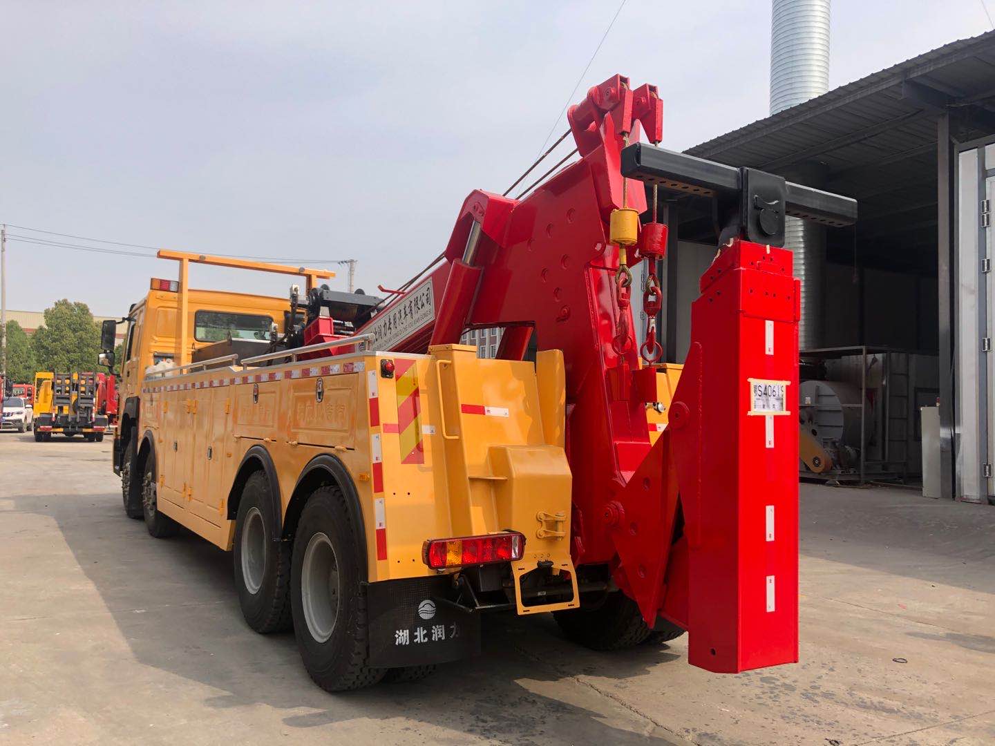 大型拖拽救援车重汽豪沃25吨拖吊连体上装