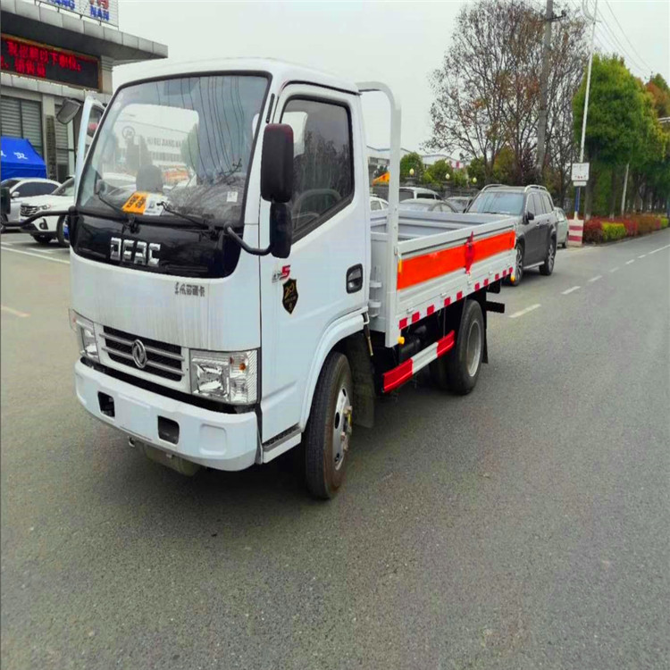 东风小型柴油3.5米工厂气瓶运输车