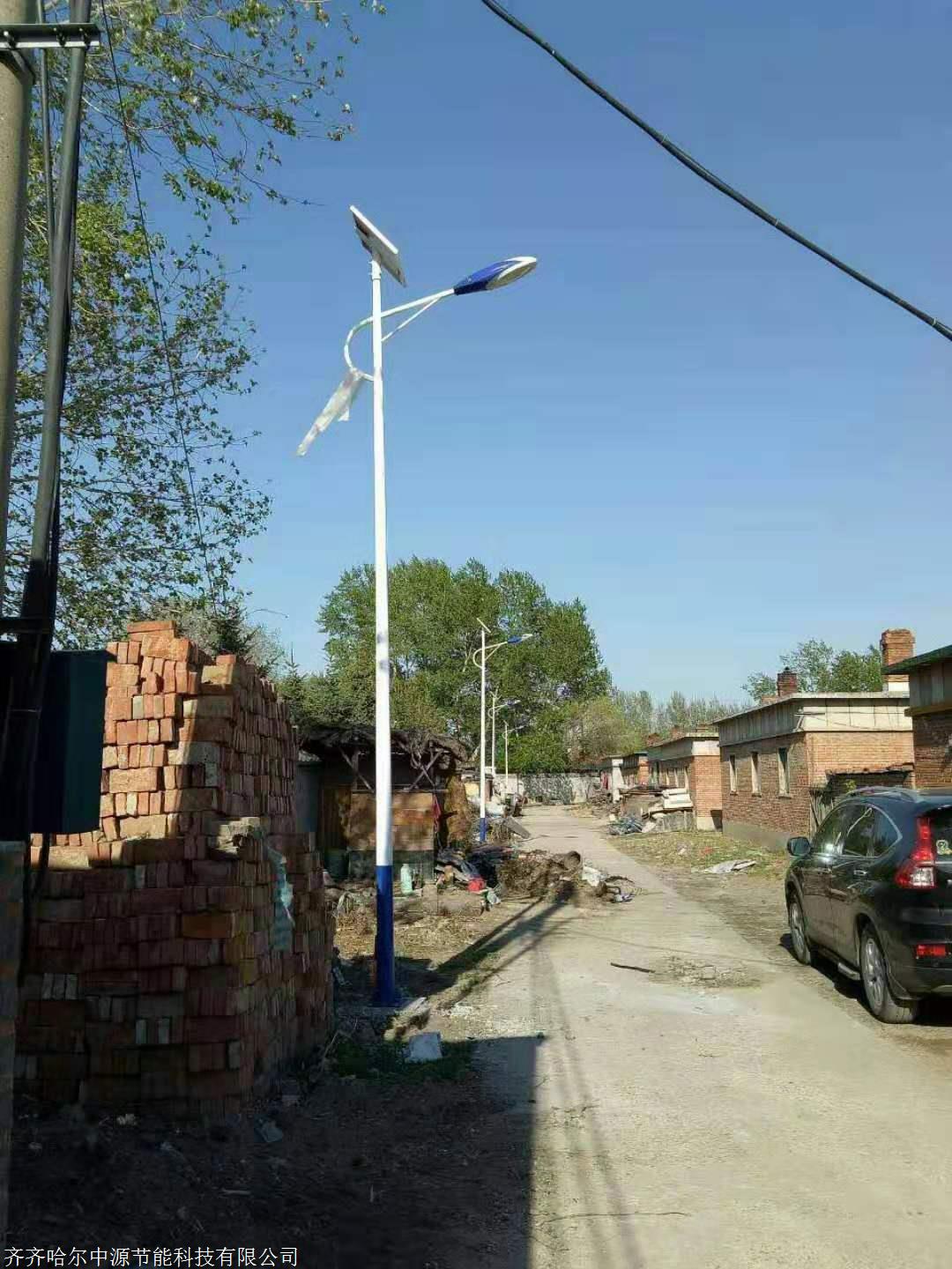 哈尔滨太阳能路灯 厂家现有6米高存货供应 价格低 管壁厚 结实耐用