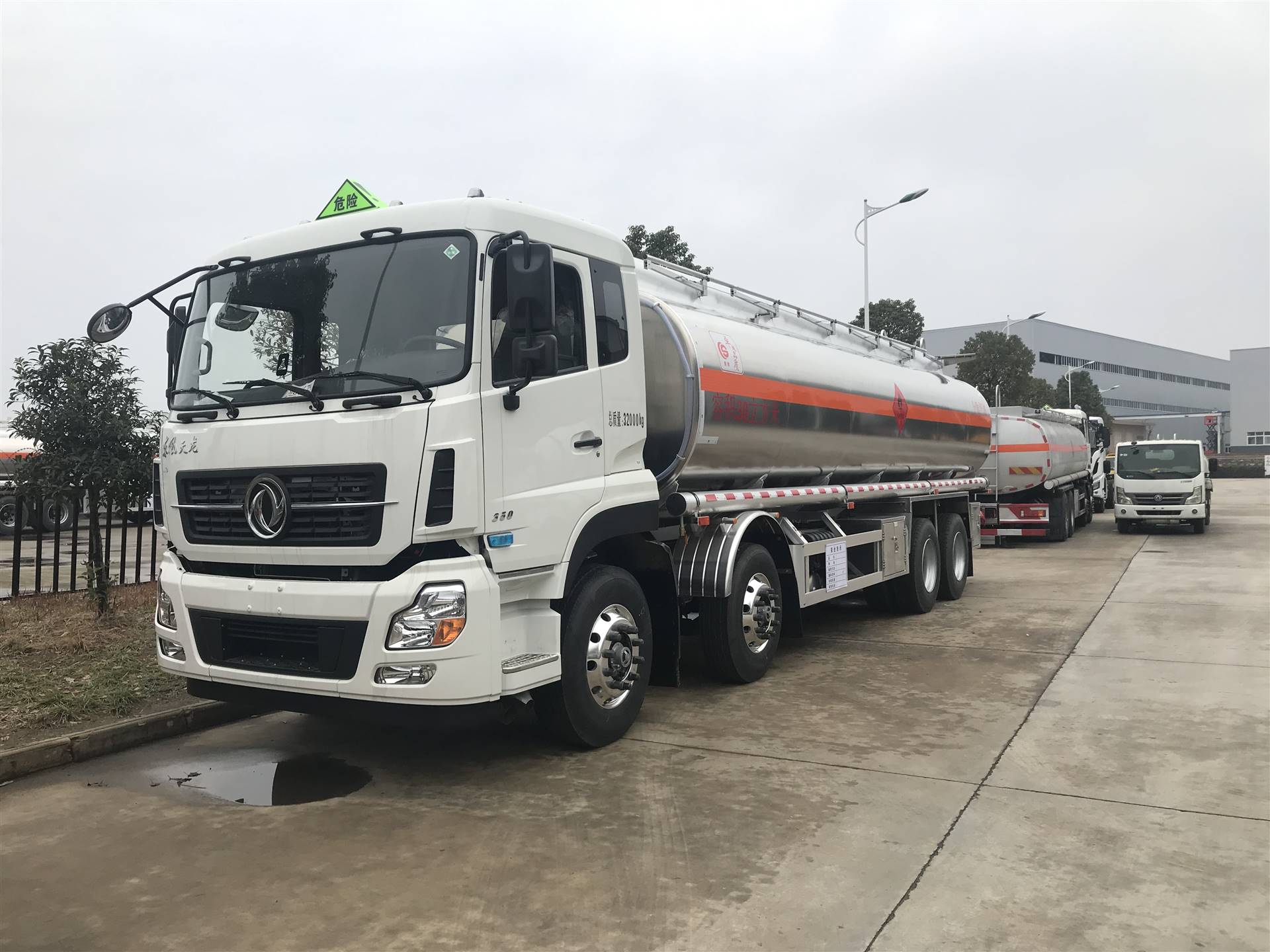 化工油罐车 东风背罐车