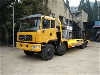 贵州挖掘机拖板车厂家销售 工程黄平板拖车价格 东风平板车图片