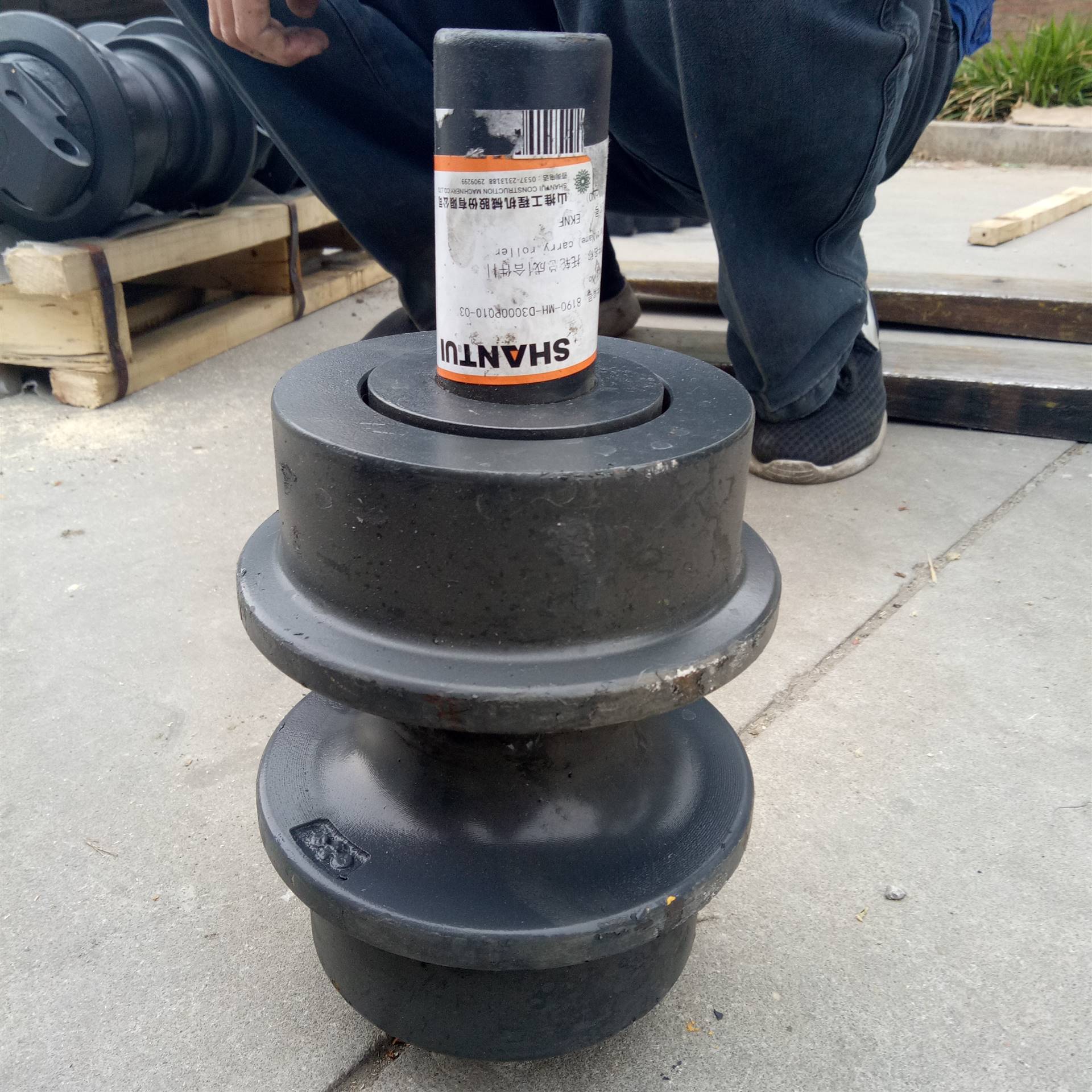 厂家 推土机配件20y-30-00481托轮总成 d85a小松推土机 济宁长虹