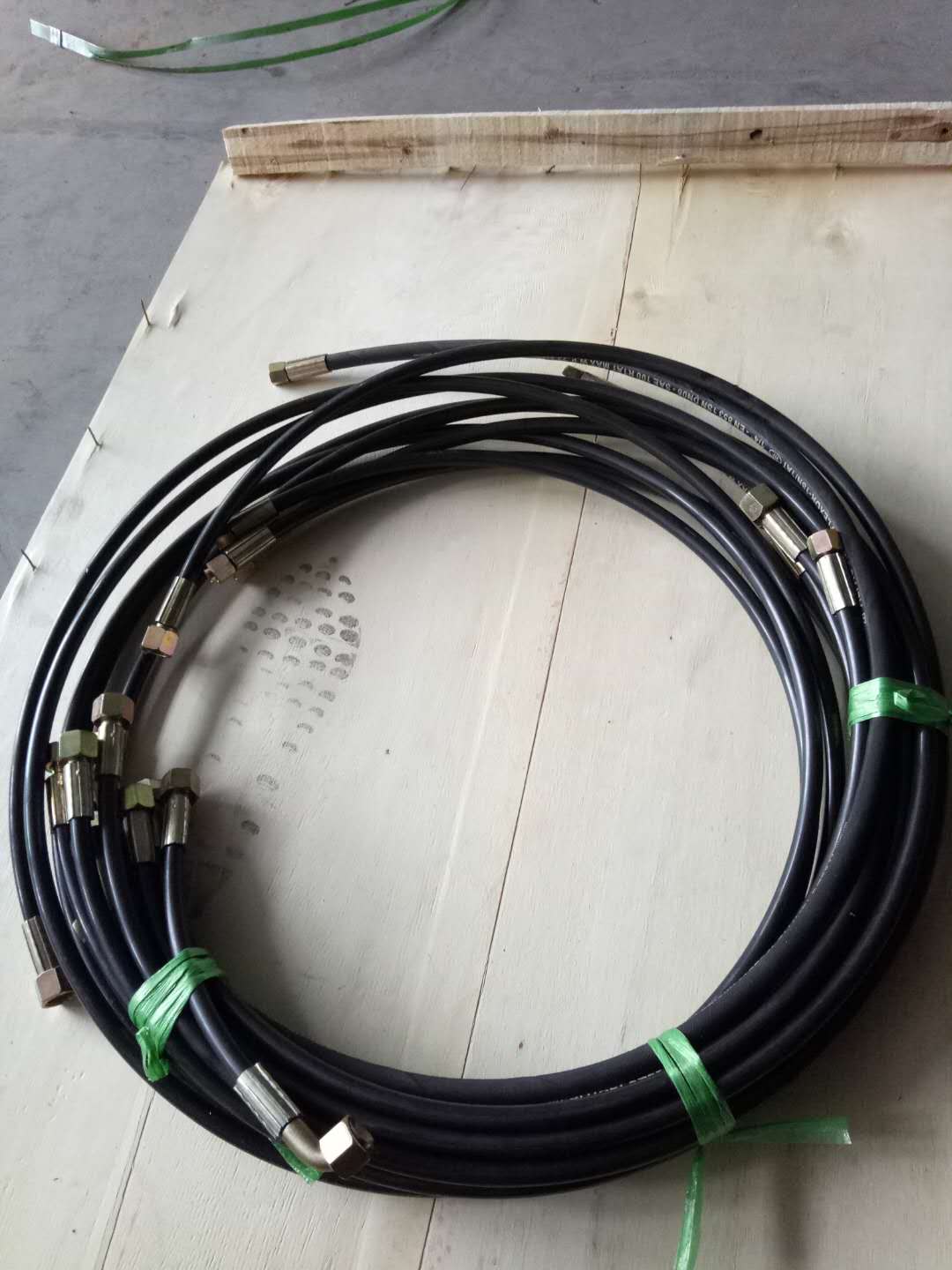 山工装载机zf5柴油回油管611500080095装载机配件大全