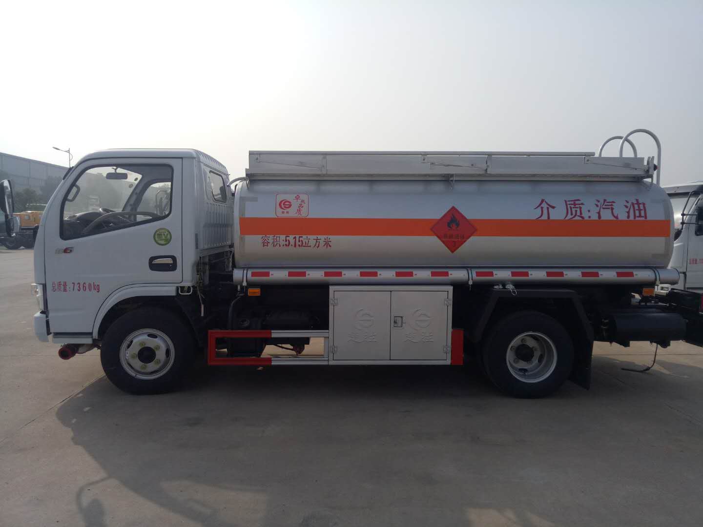 油罐车 5吨油罐车 东风5吨小型加油车 厂家直销 质量保证