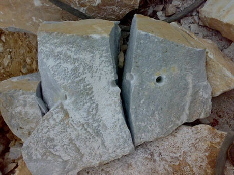 潜孔钻专用膨胀剂破石头工具施工方案