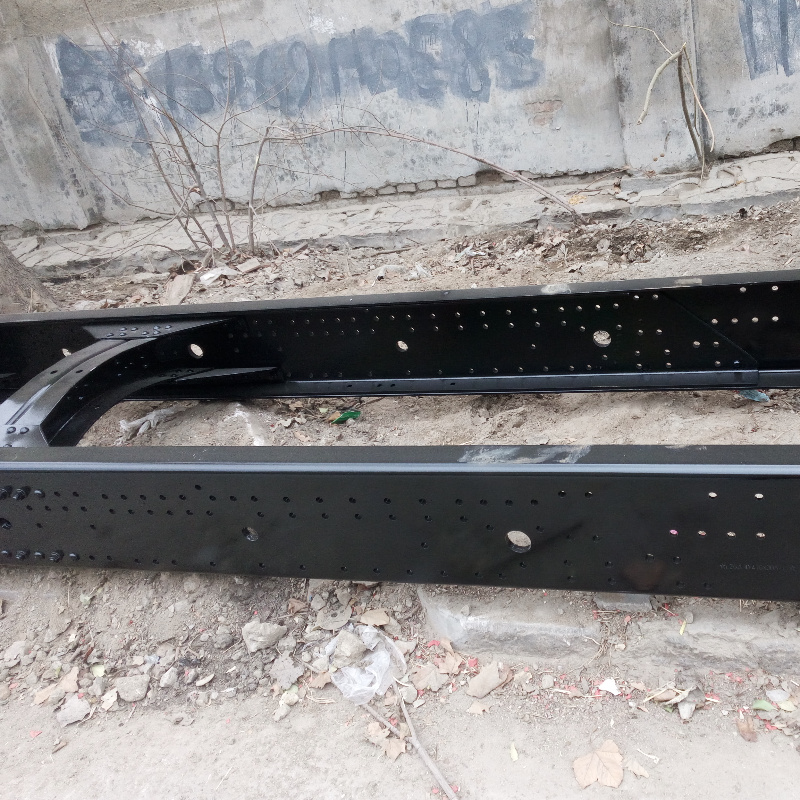 陕汽德龙x3000车架大梁