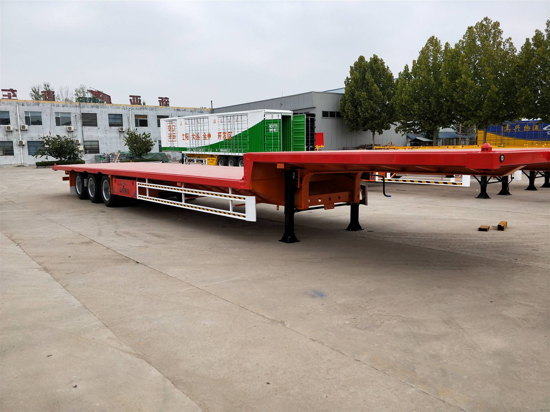 低平板自卸半挂车鹅颈式低平板半挂车低平板半挂车报价