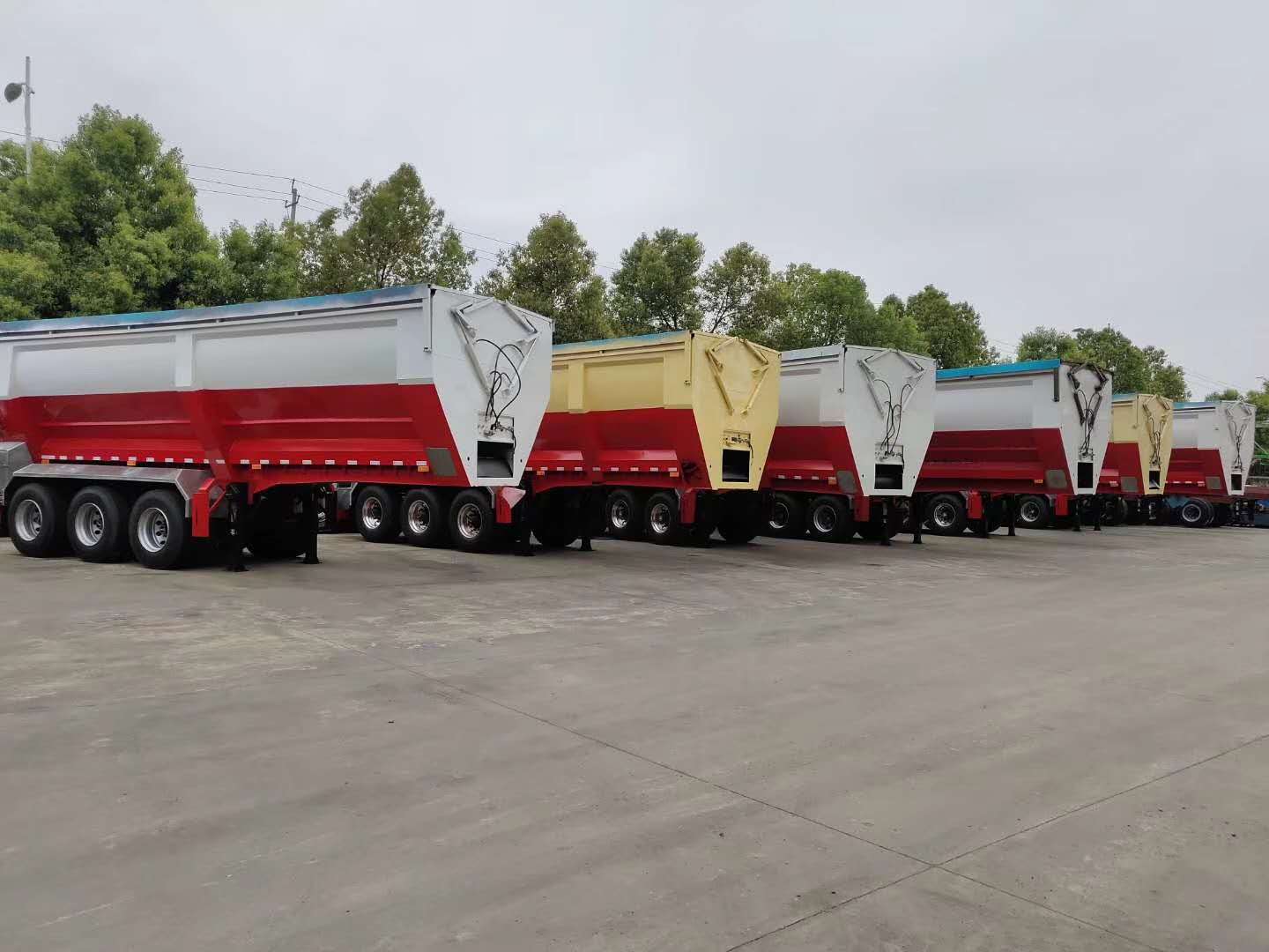 大容积的履带式半挂自卸车