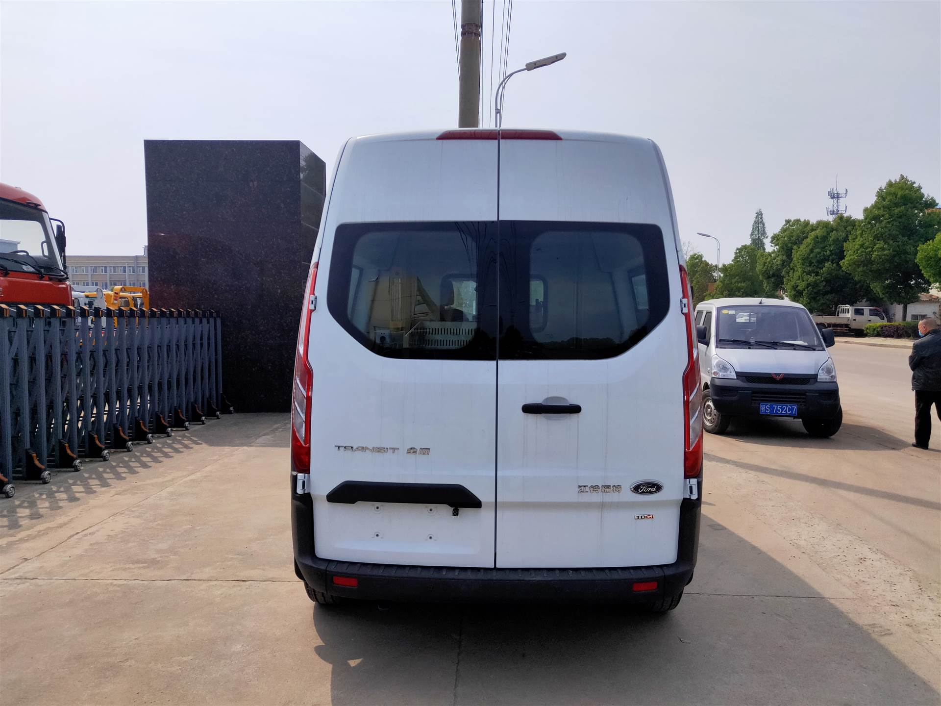 联系方式产品信息获取底价查看电话在线咨询收藏商品关键词福田殡仪车