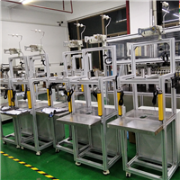 N95口罩全自动点焊机,口罩表面上不需要任何装夹，方便有安全光幕