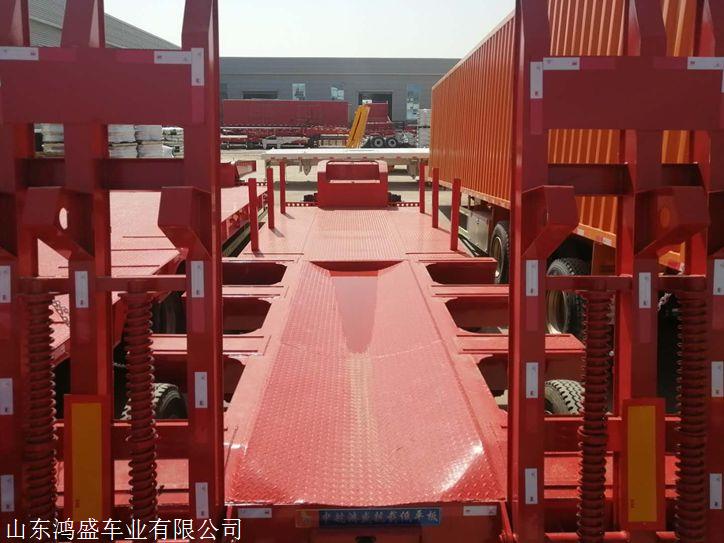 13米弹簧爬梯低平板拖车 生产厂家