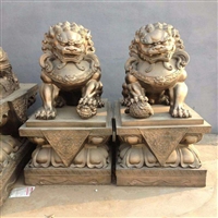 脚踩绣球铜狮子雕塑 动物铜雕摆件 户外大型铜雕塑狮子