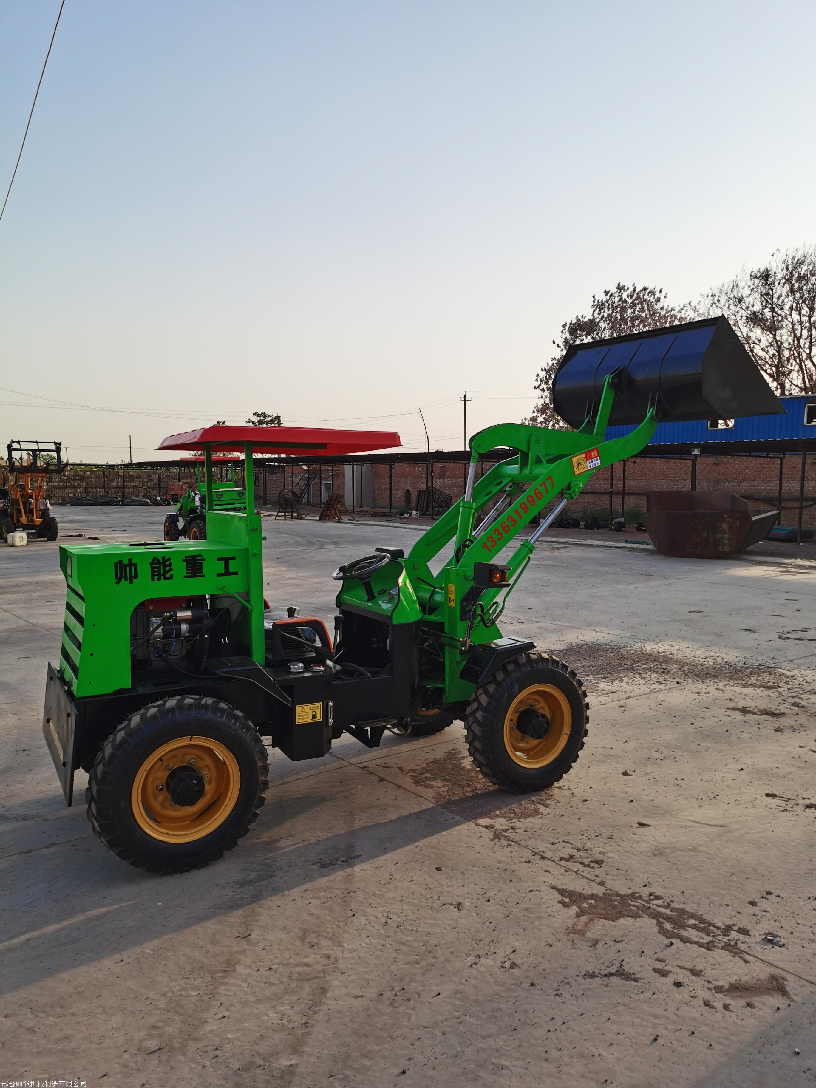 养殖场棚圈电动四驱小铲车 低矮型装载机建筑工地铲车